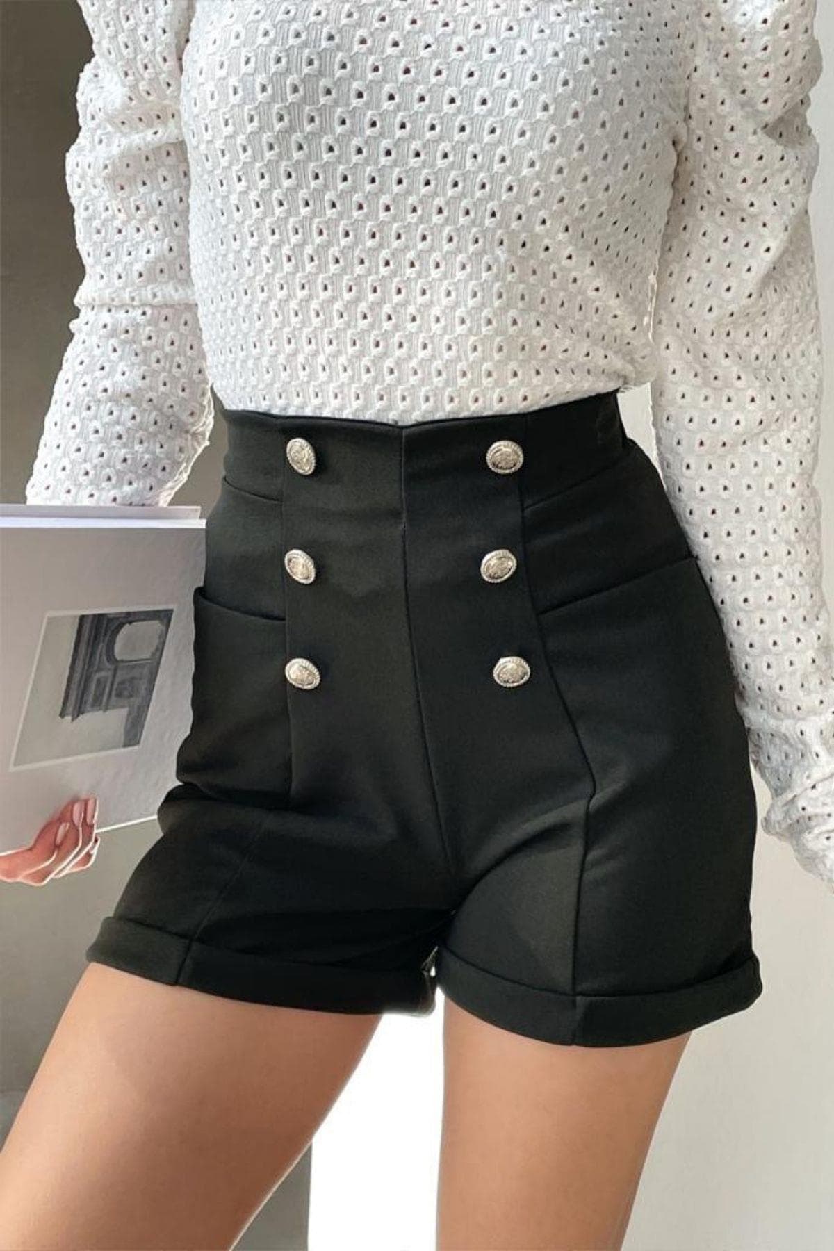 Düğme Detaylı Cepli Mini Şort Haki