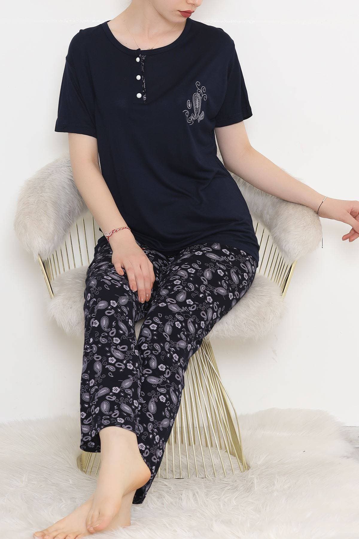 Desenli Pijama Takımı Laciçiçekli