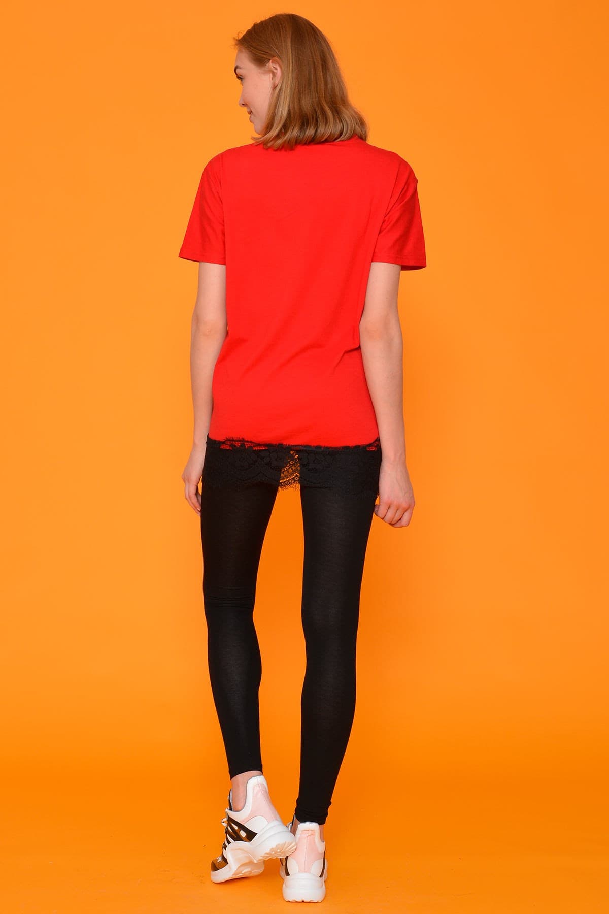 Eteği Dantelli T-Shirt