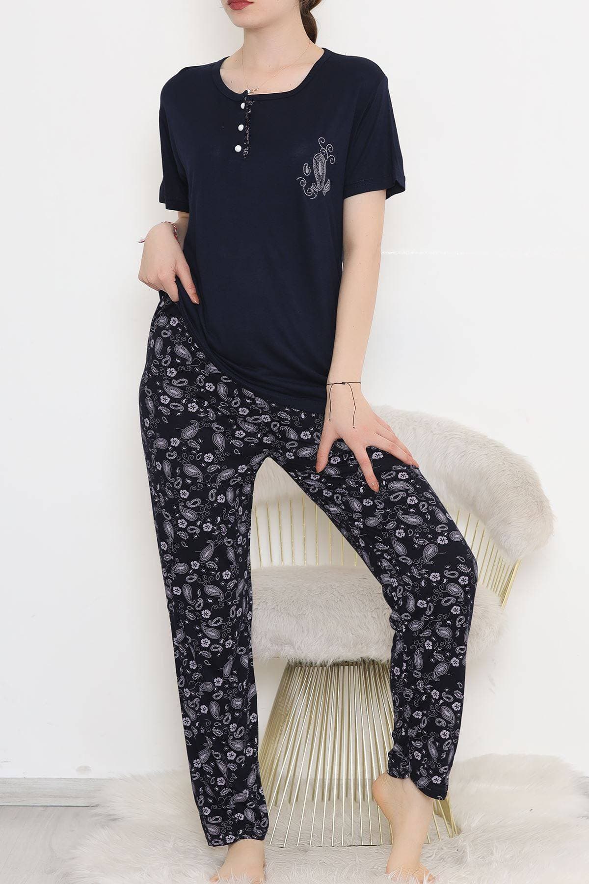 Desenli Pijama Takımı Laciçiçekli