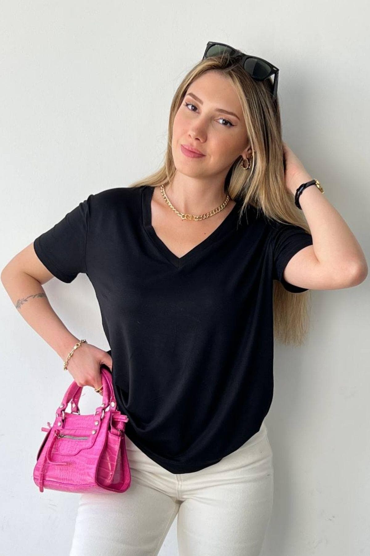 Ella V Yaka Basic T-Shirt Siyah