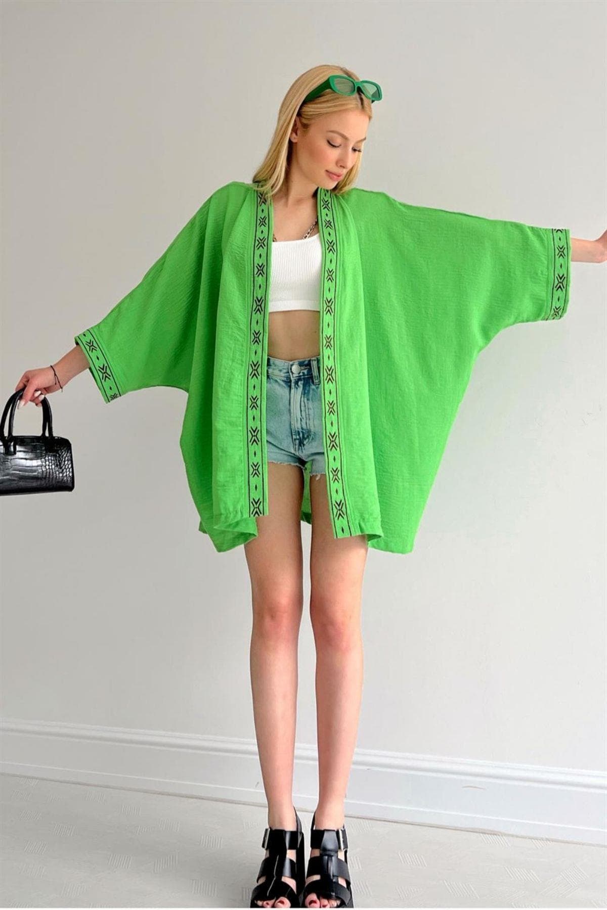 Merlin Ön Ve Kol Nakışlı Oversize Kimono Yeşil