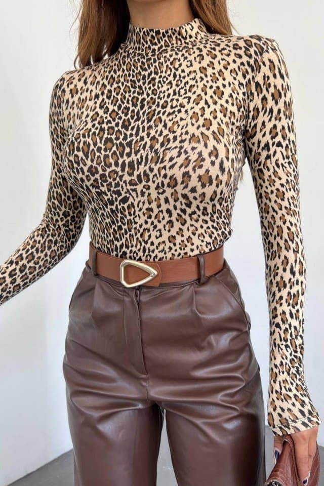 Dik Yaka Uzun Kollu Leopar Desenli Body Kahve