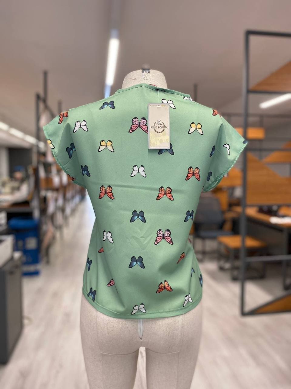 Kadın Kelebek Desenli Moskrep Kumaş T-Shirt