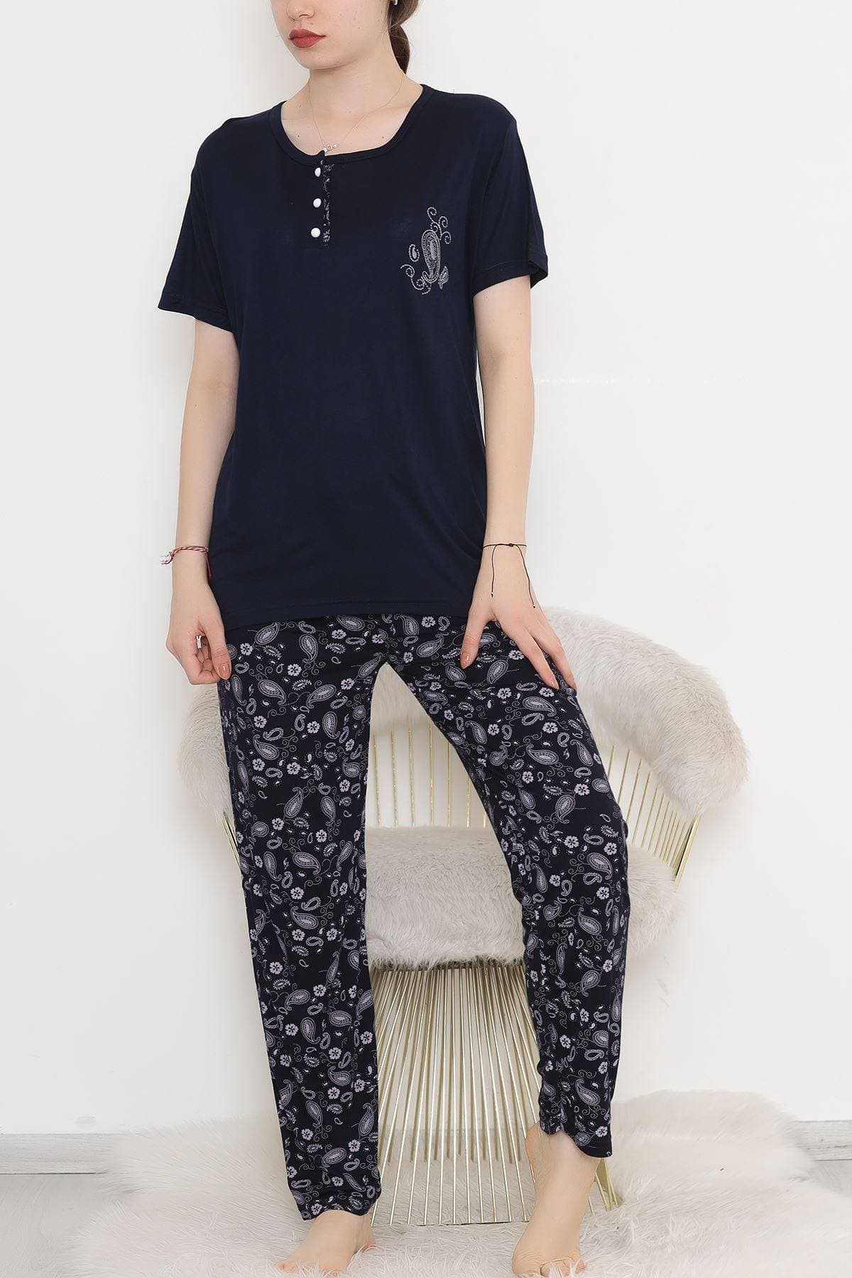 Desenli Pijama Takımı Laciçiçekli