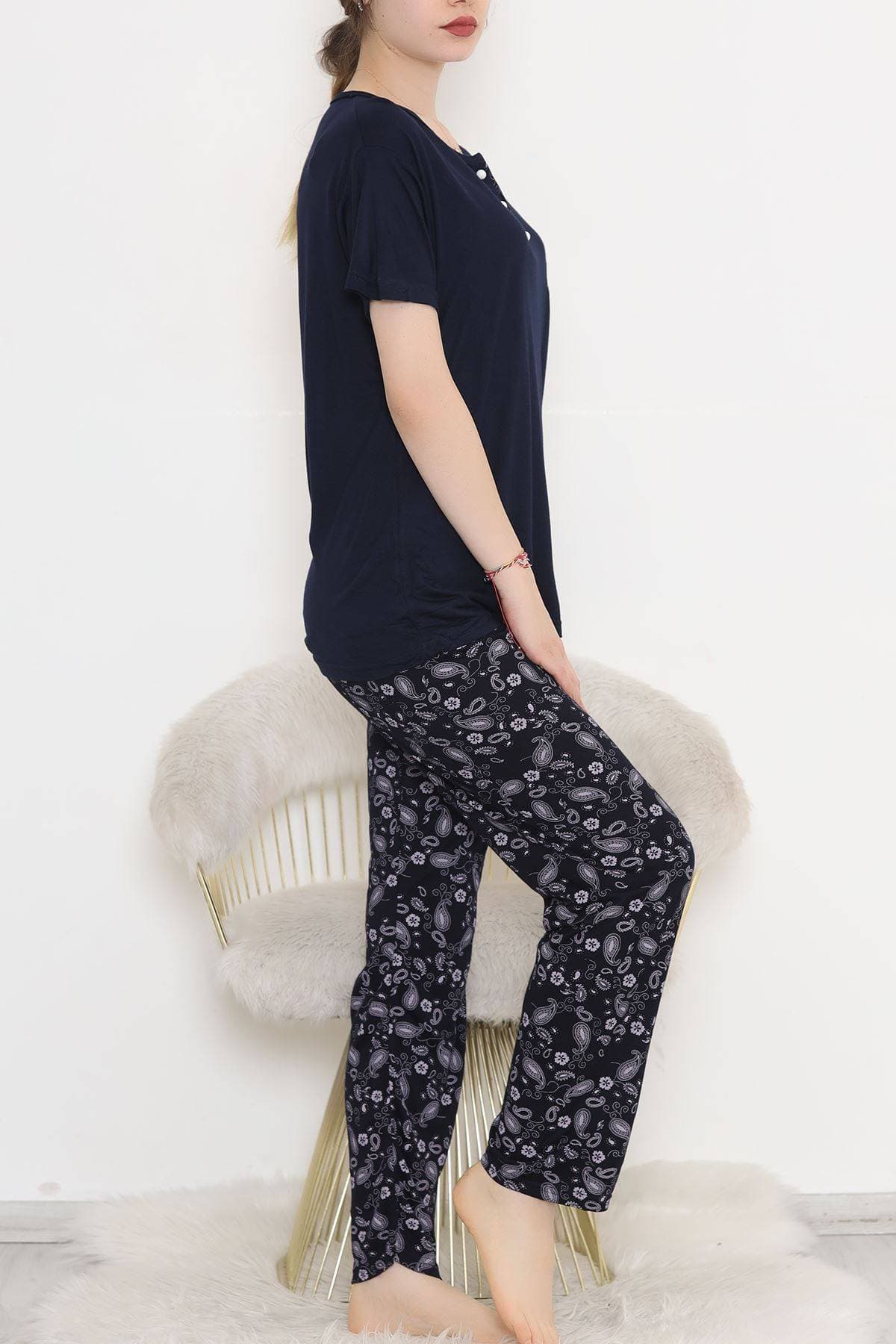 Desenli Pijama Takımı Laciçiçekli