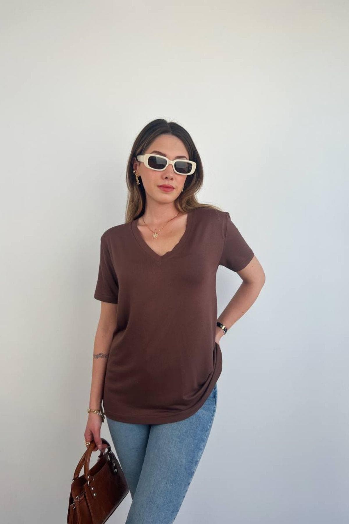 Ella V Yaka Basic T-Shirt Kahve