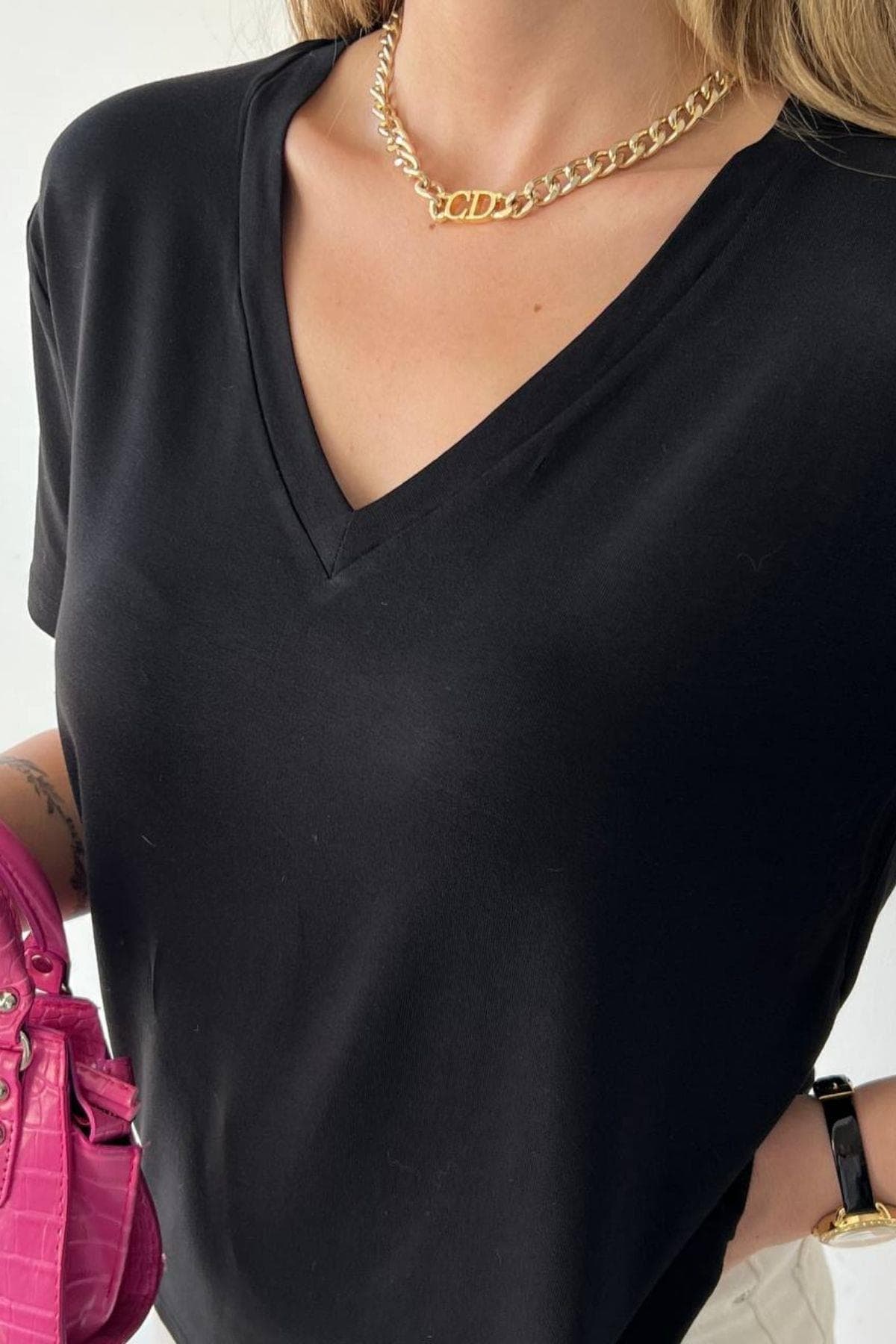 Ella V Yaka Basic T-Shirt Siyah