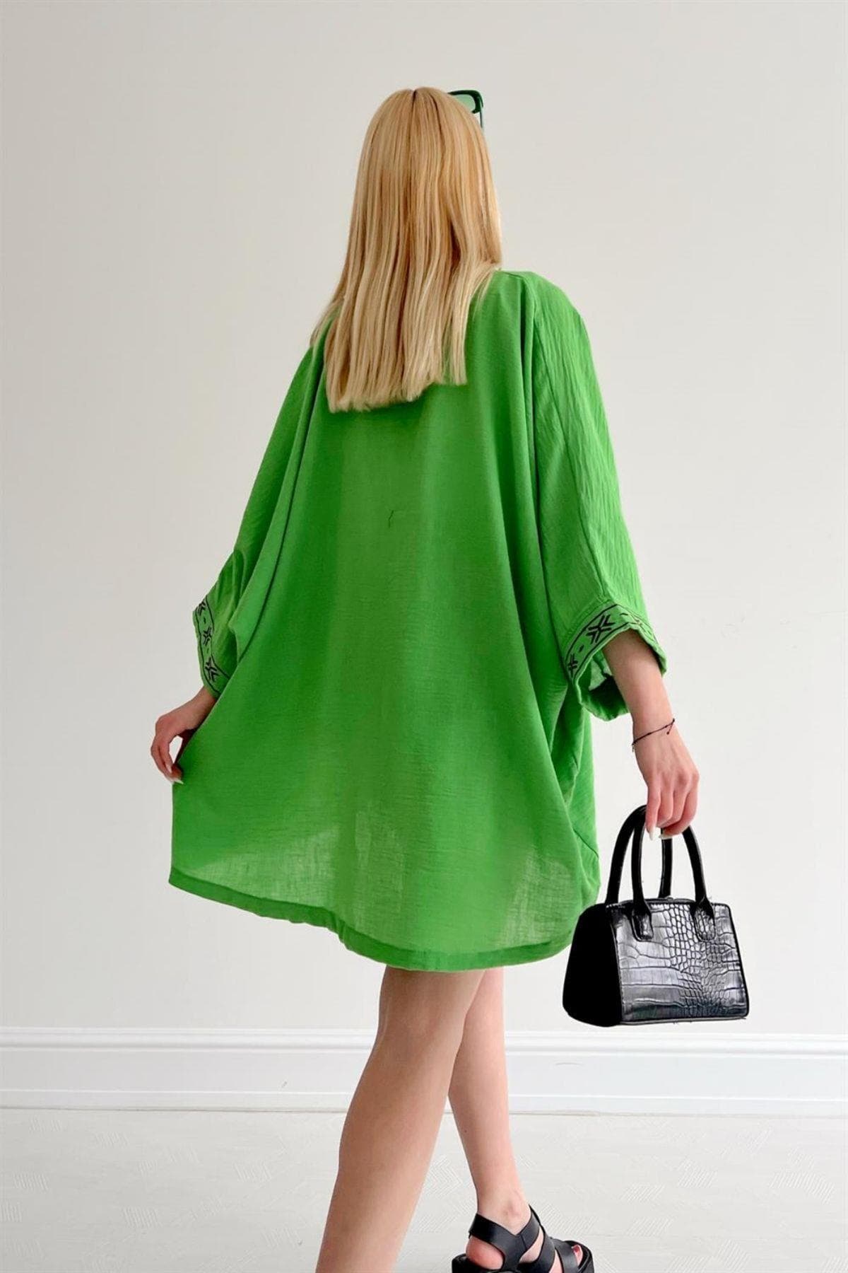 Merlin Ön Ve Kol Nakışlı Oversize Kimono Yeşil