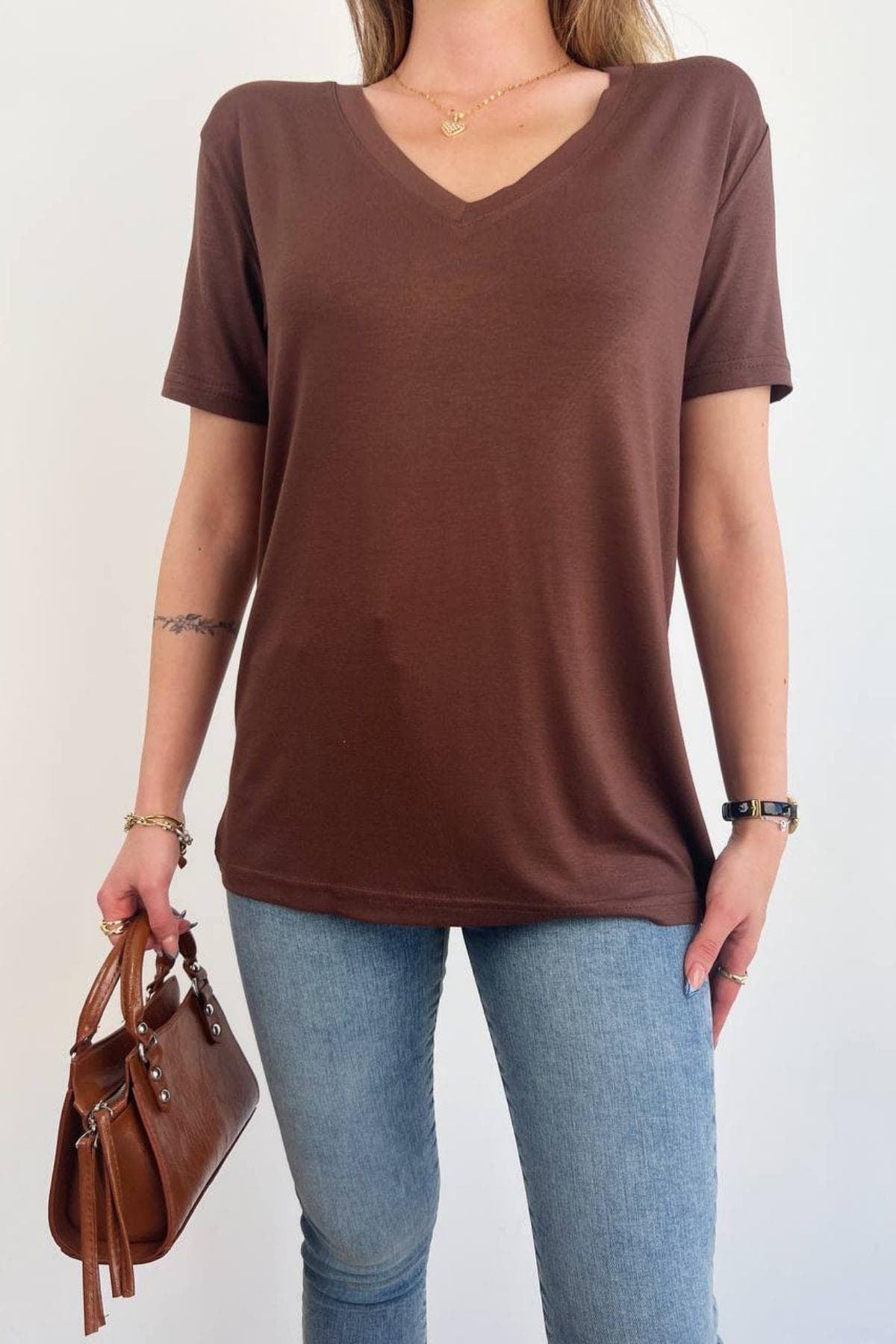 Ella V Yaka Basic T-Shirt Kahve