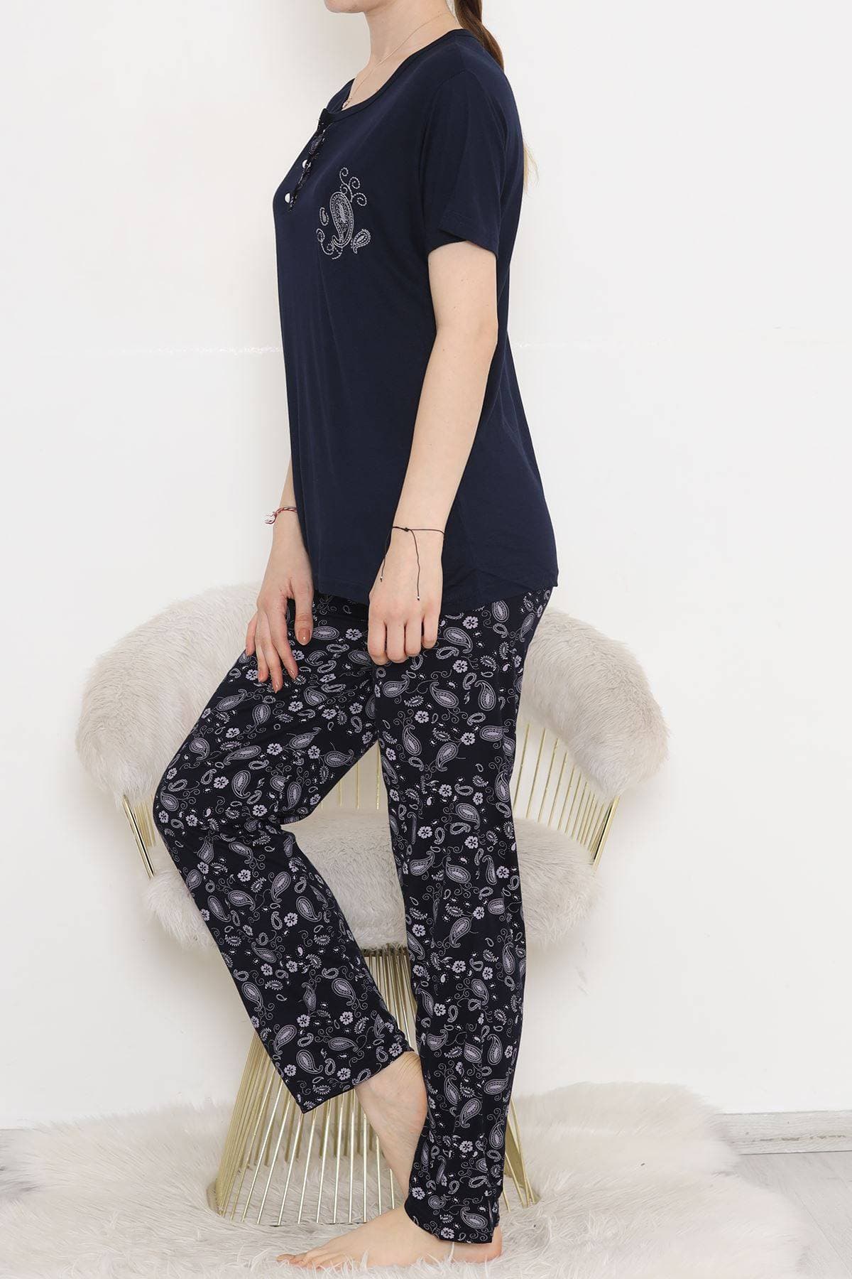 Desenli Pijama Takımı Laciçiçekli