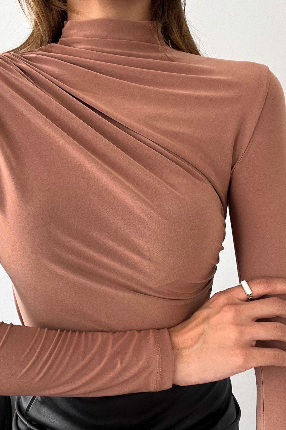 Dik Yaka Drapeli Sandy Bluz Taba