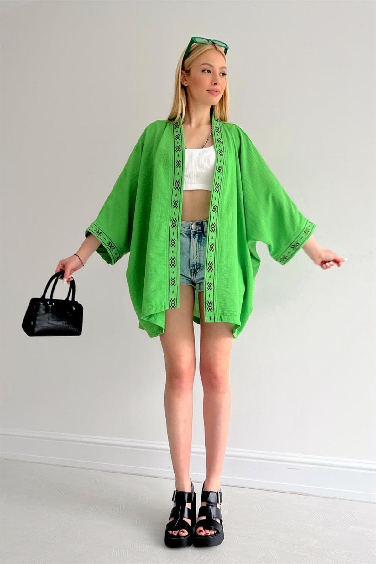 Merlin Ön Ve Kol Nakışlı Oversize Kimono Yeşil
