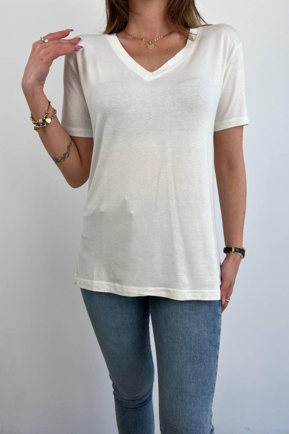 Ella V Yaka Basic T-Shirt Beyaz