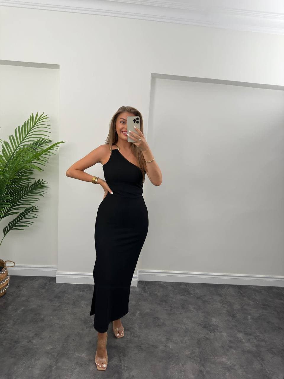 Kadın Asimetrik Yaka Toka Detay Maxi Boy Yırtmaçlı Elbise